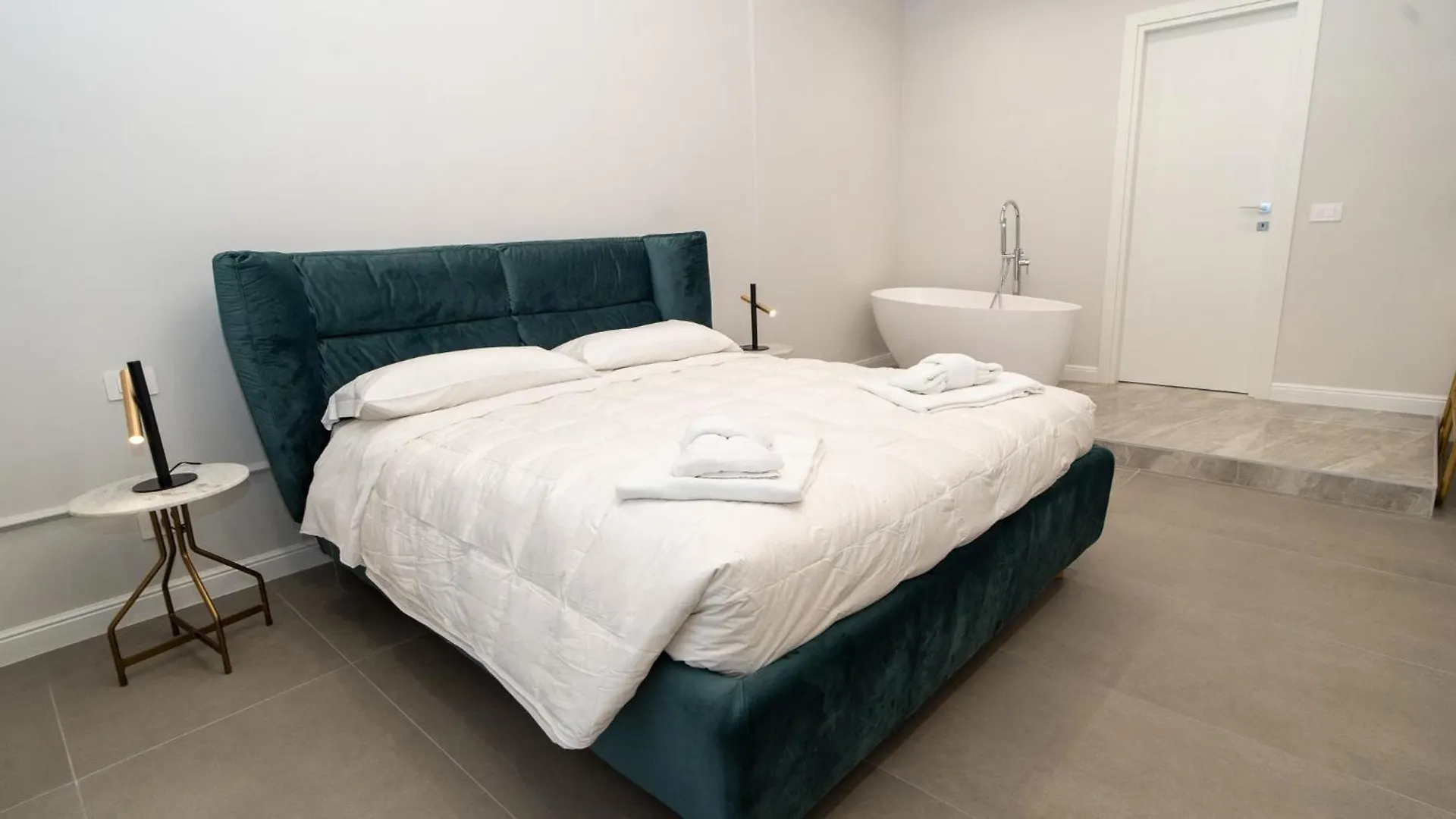 Dome 266 Hotel Naples 0*,
